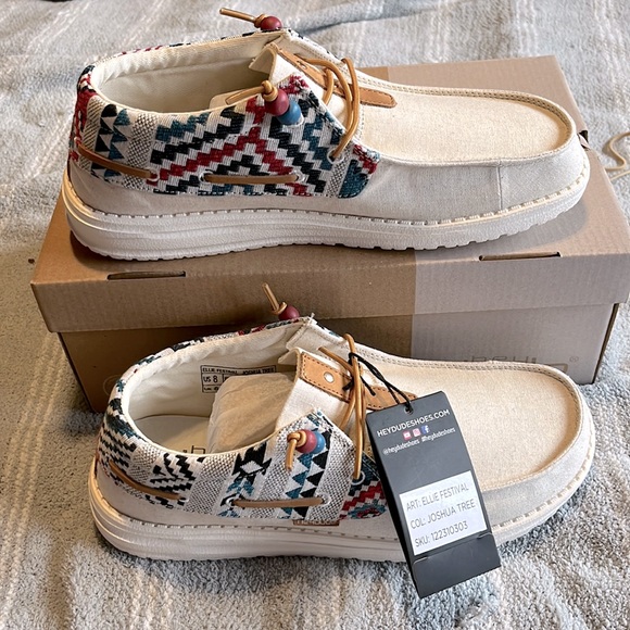 NIB Festival Hey Dude Shoes - Picture 1 of 12